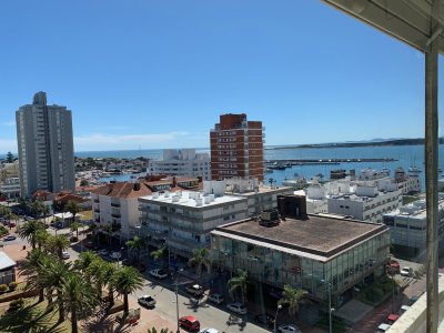 Apartamento con vista espectacular al Puerto y Playa Brava