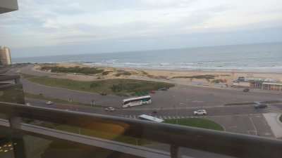 Hermoso apartamento con vista a Playa Brava