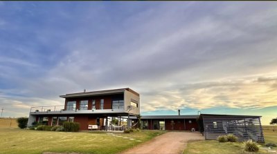 EXCLUSIVA CASA EN BARRIO PRIVADO