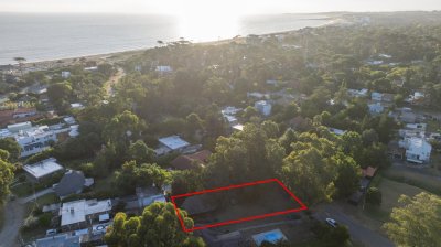 Terreno en venta - 811 m² en Pinares