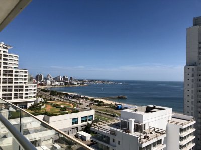 Venta de Apartamento de 150 m2 3 Dormitorios 5 Baños 4 Suites en Playa Mansa de Punta del Este, Maldonado C848