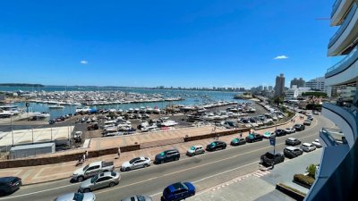 Apartamento en venta frente al Puerto de Punta del Este