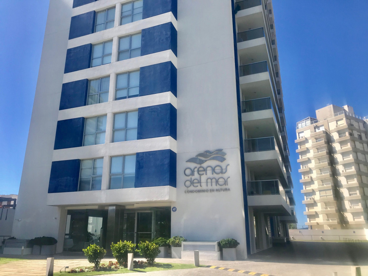 Apartamento en Alquiler Anual   Torre Nueva con Servicios. Vista al Mar