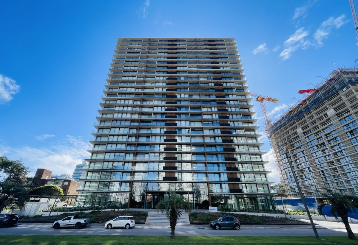 Venta de Apto Nuevo 1d con garaje en Punta del Este