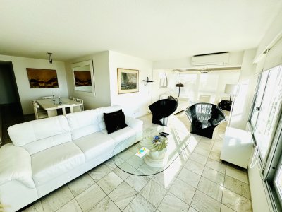Venta - Complejo Lincoln Center - 3 dormitorios y dependencia de servicio 3 baños - Punta del Este - Frente al Mar