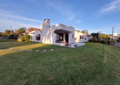 Venta - Casa - 3 Dormitorios - 2 baños - Punta del Este - Excelente Ubicación