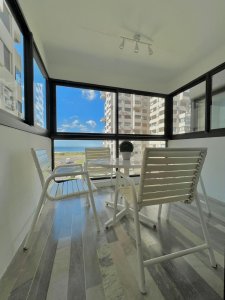 Venta Apartamento 3 dormitorios con vista al mar, Edificio con servicios