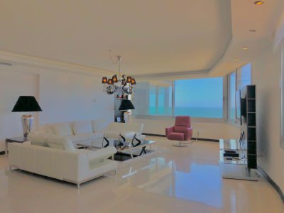 Venta Apartamento Importante Torre zona Brava con vista directa al mar