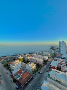 Venta Apartamento 3 dormitorios + dep.servicio Piso alto con vista al mar, todos los servicios