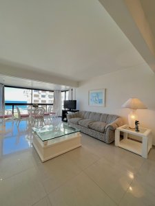 Venta Apartamento 3 dormitorios + dep.servicio con vista al mar