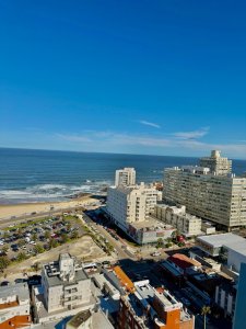 Alquiler Anual Apartamento Piso Alto con vista al Mar; 4 dormitorios. Gc incluidos!