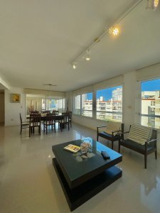 Venta Apartamento 4 dormitorios + dep.servicio zona Aidy Grill a 200mt del mar