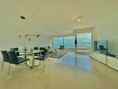 Apartamento 3 dormitorios + dep.servicio vista a la isla 