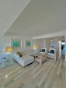 Venta Apartamento 3 dormitorios + dep.servicio con vista al Mar