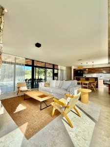 Residencia de Diseño a Estrenar en Punta Ballena - Barrio Privado La Jacinta