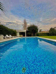 PINARES CASA 3 DORMITORIOS + DEP.SERVICIO, BARBACOA, PISCINA