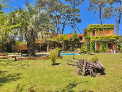 BARRIO PRIVADO LA ARBOLADA, EXCEPCIONAL CASA DE 5 DORMITORIOS, PISCINA, GARAGE