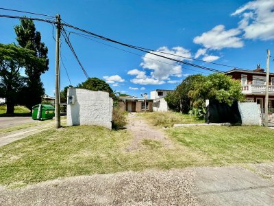 BARRIO BIARRITZ A RECICLAR CASA 3 DORMITORIOS, 300MT TERRENO