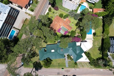 ESPECTACULAR CASA ZONA MANSA A METROS DEL MAR 