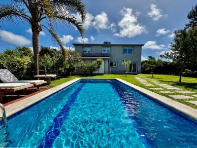 Chalet Premium con Gran Potencial - Ideal para Clínica, Consultorios u Oficinas