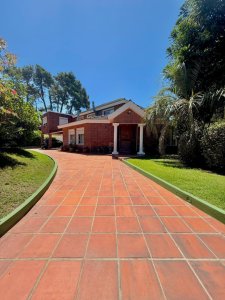 Excelente propiedad 5 dormitorios en Altos del Pinar, Punta del Este