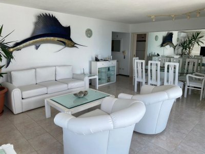 Hermoso apartamento con vista al mar