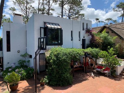 Hermosa casa con piscina en parada 27