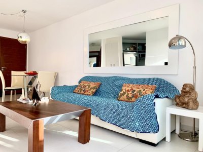 Excelente Apartamento de 2 Dormitorios en zona Puerto de Punta del Este, Venta
