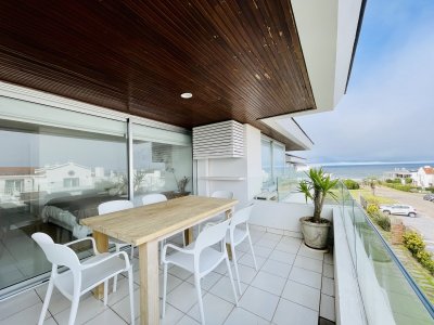 Alquiler temporario de penthouse de tres dormitorios en Playa Montoya, La Barra C729B