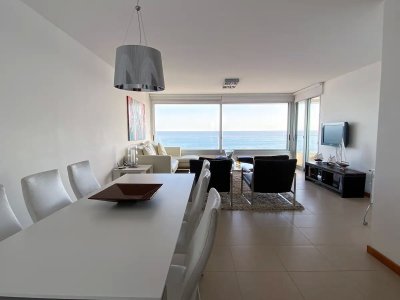 Alquiler de Apartamento de 115 m2 con 3 Dormitorios Frente al Mar en la Península de Punta del Este