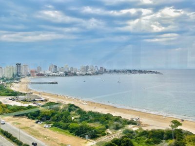 Venta de Apartamento de 2 Dormitorios Frente al Mar, con Vista - Playa Mansa, Venta Código: C715B