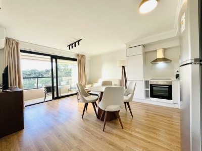 Alquiler de Apartamento en Punta del Este de 1 Dormitorio en Alquiler Anual sobre Roosevelt