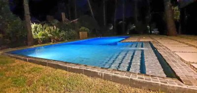 Venta de Casa en Punta del Este 4 Dorm, 3 Baños con Piscina y diseño Minimalista C954
