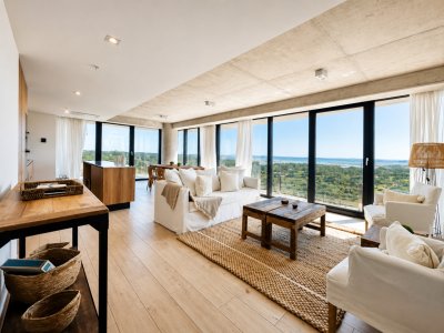 Venta y alquiler de Apartamento de 1 Dormitorio en suite piso alto de Torre Surfside Village, Punta del Este