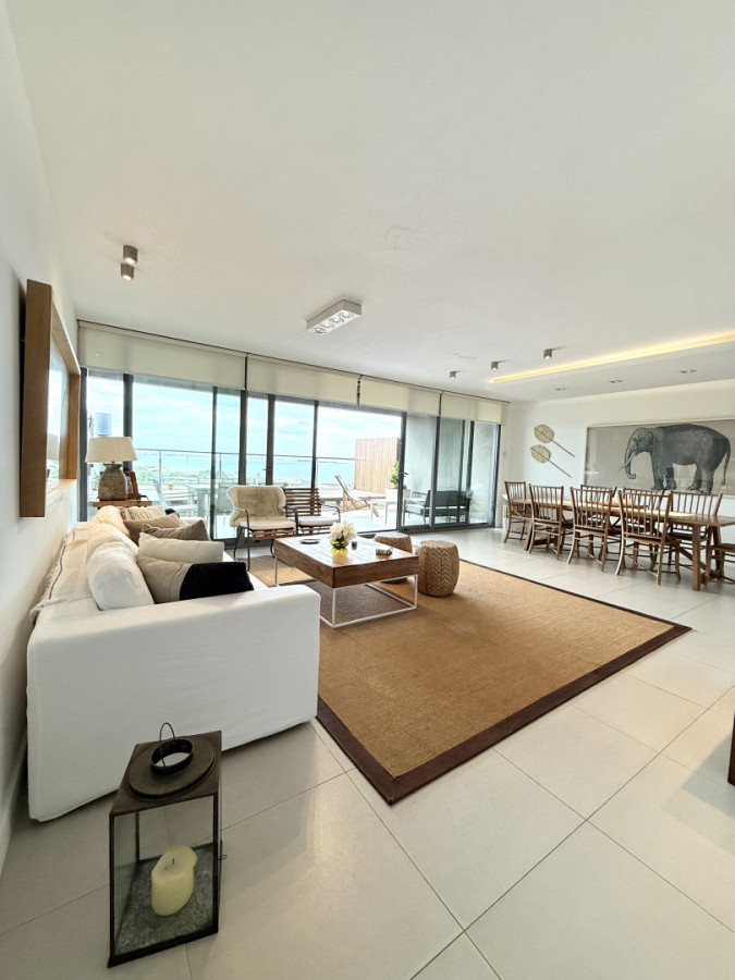 Imagen de Exclusiva Planta en Punta Ballena | 2 Suites con Parrillero Propio