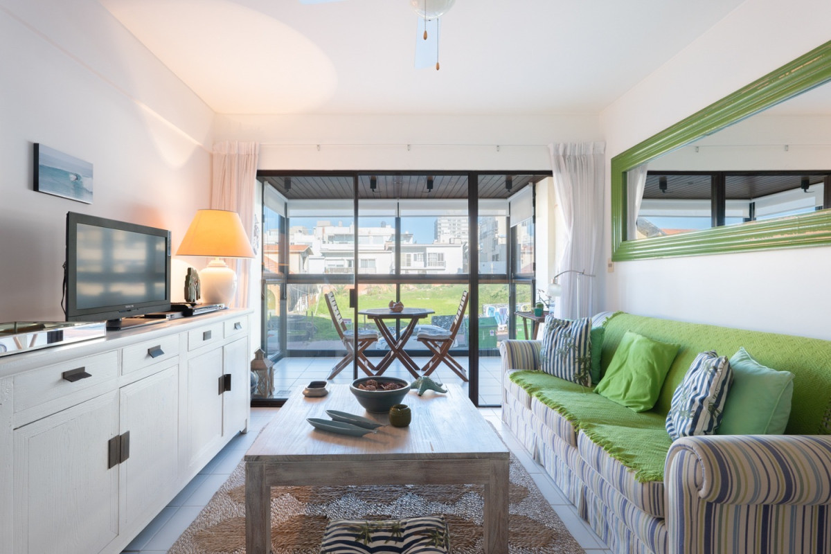 Imagen de Apartamento de 2 Dormitorios frente al Mar, en Venta, Península de Punta del Este
