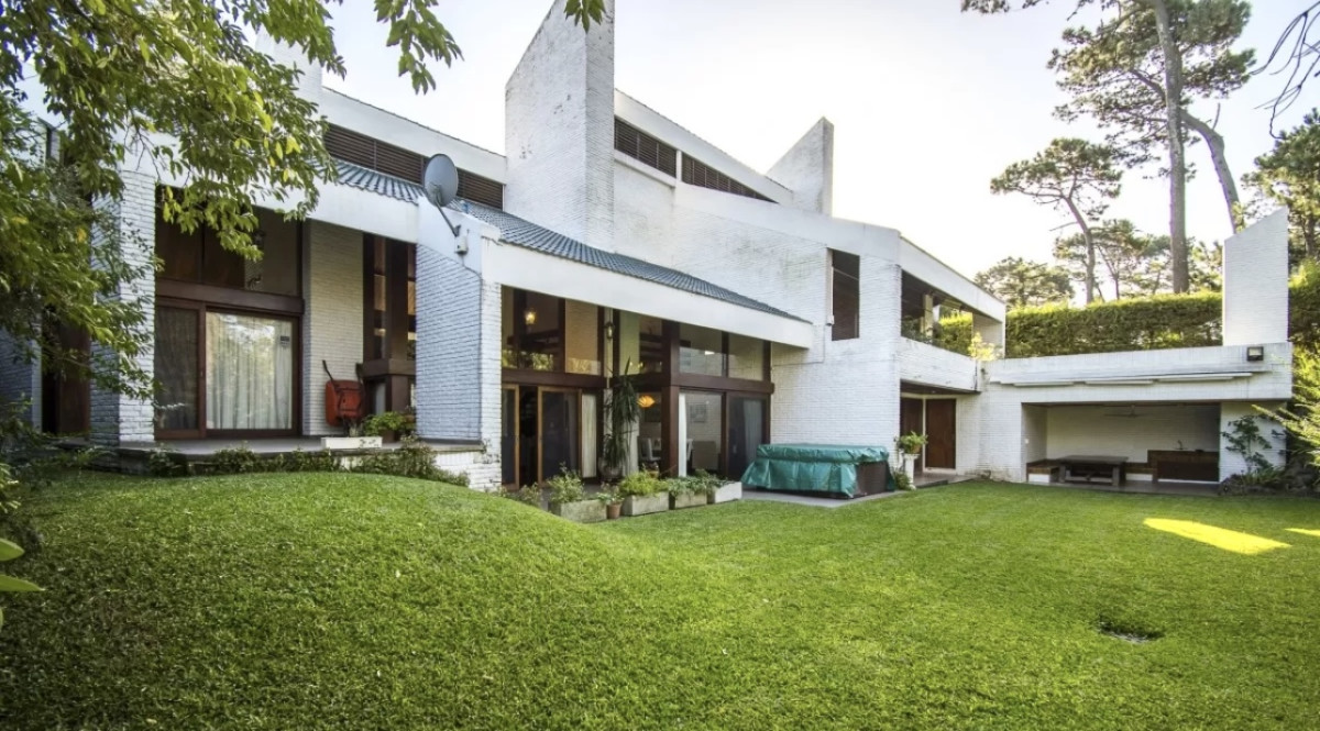 Imagen de Casa en Mansa, Punta del Este. 4 dormitorios, terreno de 1061 m²