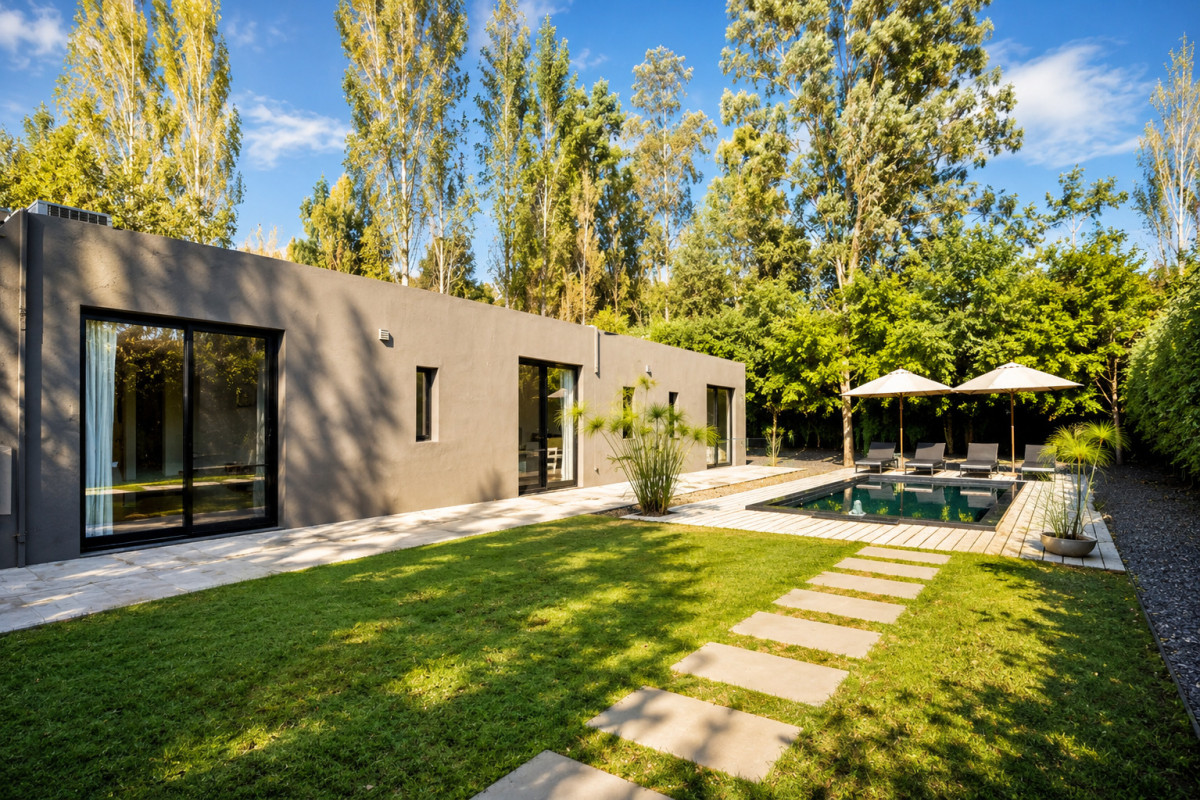 Imagen de Residencia de Diseño Contemporáneo en Barrio Privado. Punta del Este