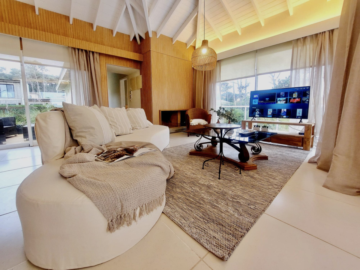 Imagen de Casa en Montoya, La Barra. 6 dormitorios, terreno de 538 m²