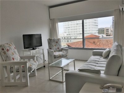 Apartamento de 1 Dormitorio y Medio en Península, Punta del Este