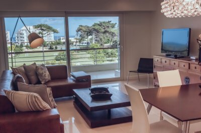 Venta y alquiler temporario de maravilloso departamento penthouse en complejo privado de Playa Mansa