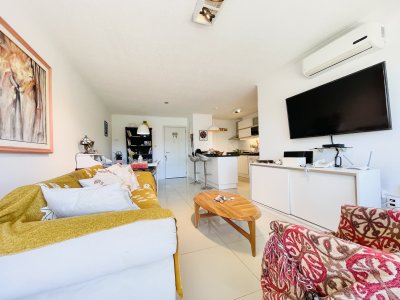 Moderno Apartamento de 1 Dormitorio en Playa Brava, Venta y Alquiler, Punta del Este