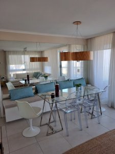 Alquiler temporario de apartamento de dos dormitorios con dos baños en torre con servicios sobre Roosevelt