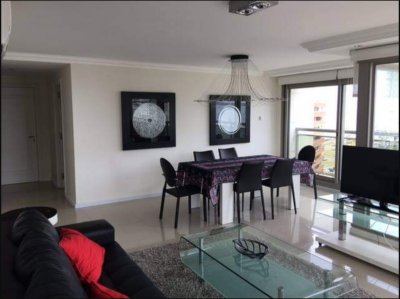 Excelente Apartamento de dos Dormitorios en Playa Brava - Punta del Este