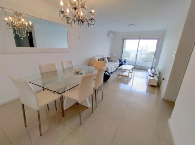 Apartamento de 3 Dormitorios y Parrillero en Playa Brava - Punta del Este