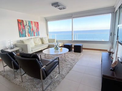 Excelente Apartamento de 3 Dormitorios Frente al Mar, Península