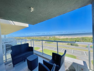 Penthouse de 3 Dormitorios en Primera Línea del Mar, Playa Brava Punta del Este