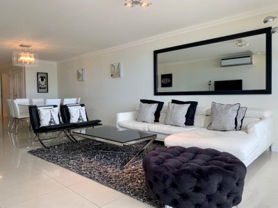 Excelente Apartamento de 3 Dormitorios en Playa Brava - Punta del Este