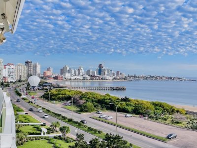 Apartamento de 3 Dormitorios sobre Playa Mansa, en Venta y Alquiler, Punta del Este
