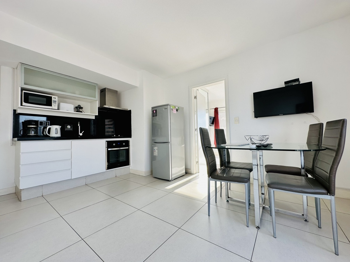 Venta Moderno Apartamento de 1 Dormitorio en Península, Punta del Este